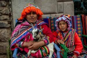Ollantaytambo, Cusco-Valle Sacra: la fortezza, le rovine, le cose da vedere- donna con bambino