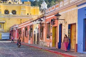 Viaggio Guatemala & Honduras con relax ai Caraibi. Tour con guida in italiano